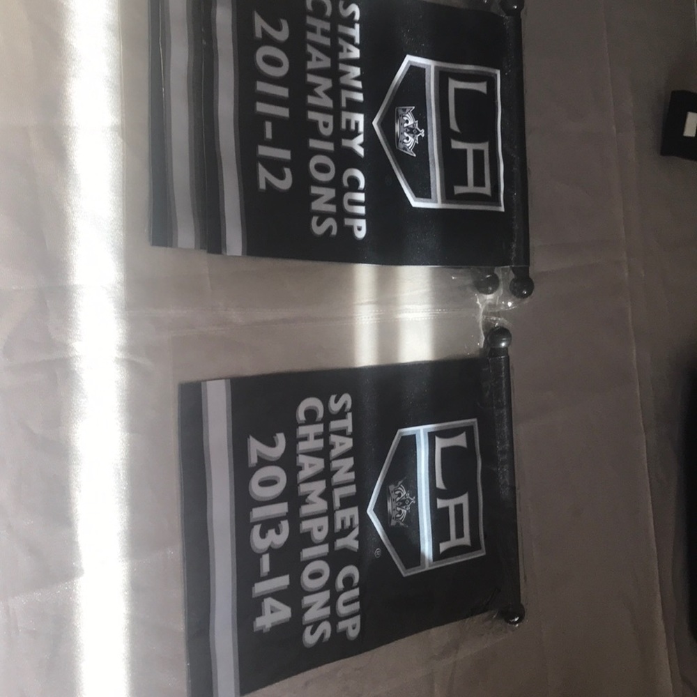 La Kings flags